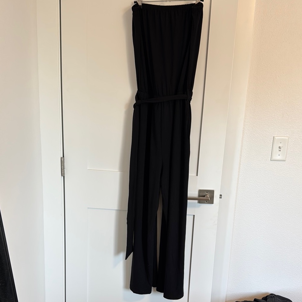 Elegant Black Jumpsuit with Professional Style with Pockets!